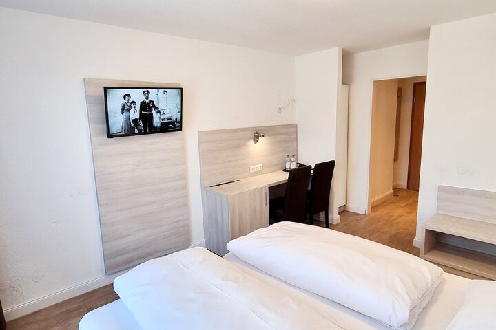 Room 6 of 65