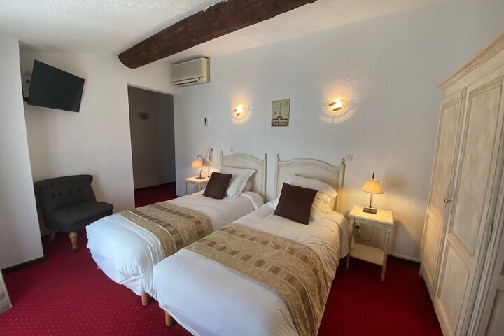 Room 12 of 33