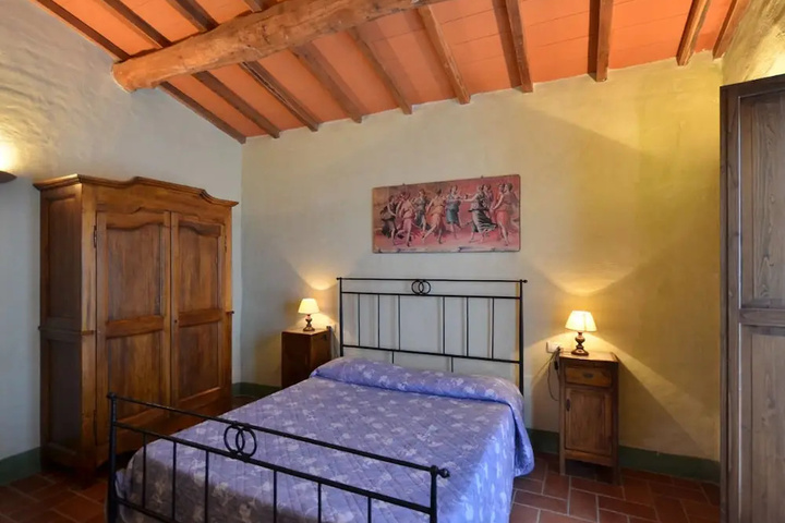 Room 4 of 12