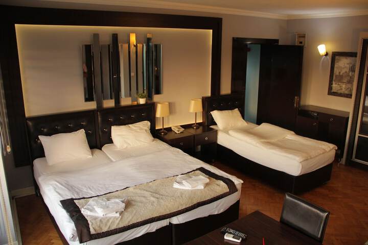 Room 8 of 27