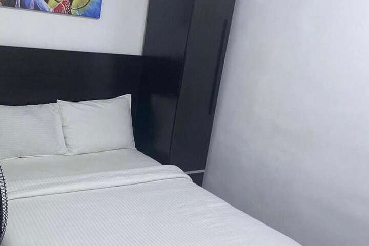 Room 9 of 22