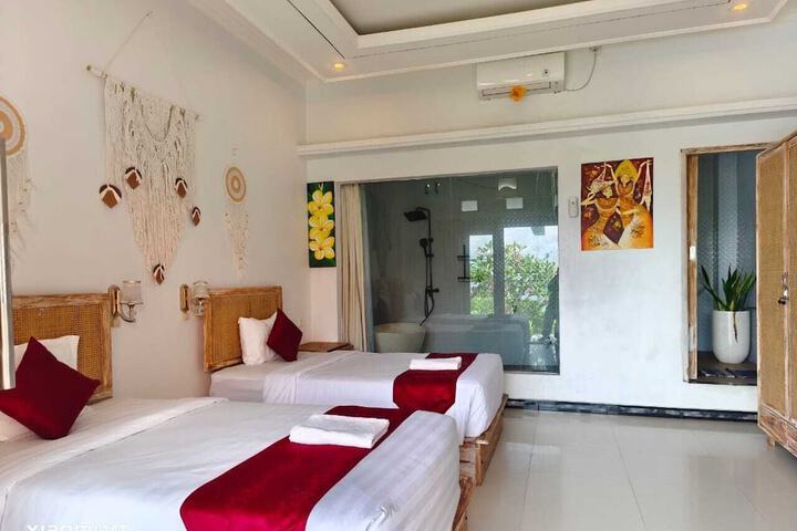 Room 6 of 74