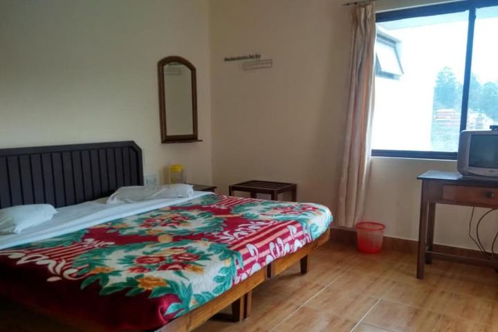 Room 9 of 16