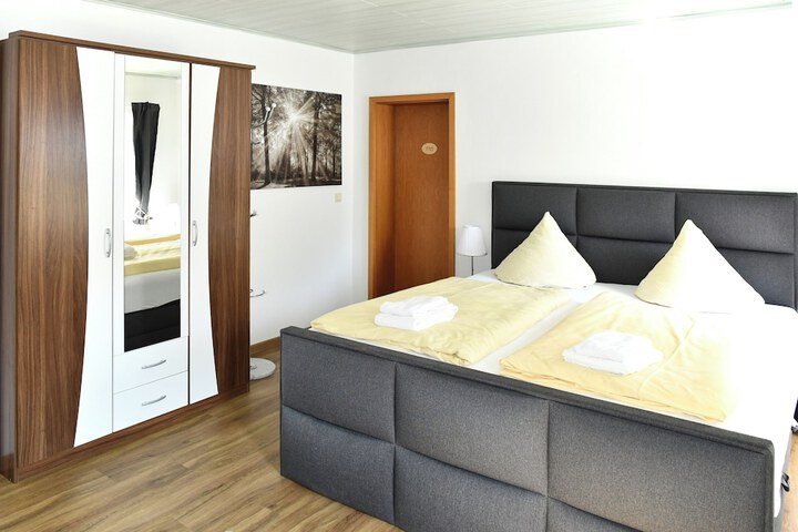 Room 13 of 37