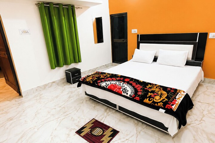 Room 2 of 8