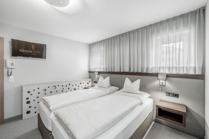 Room 5 of 106