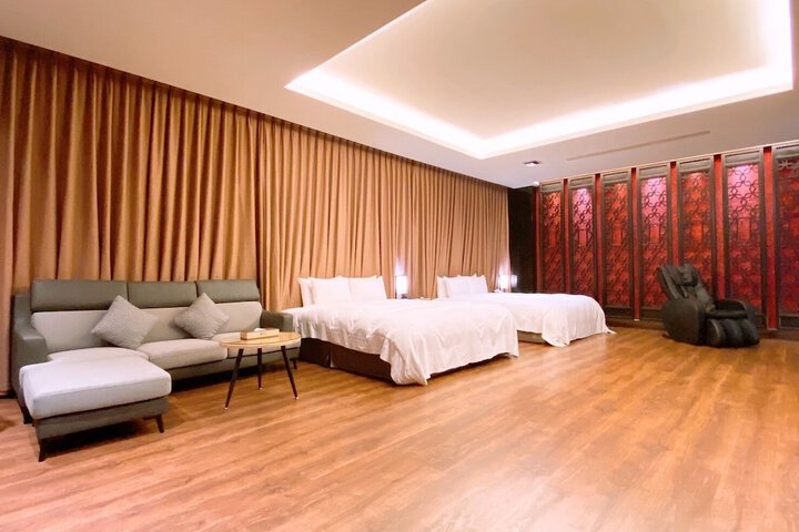 Room 2 of 82