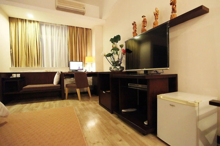 Room 10 of 19