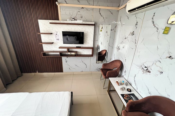 Room 8 of 54
