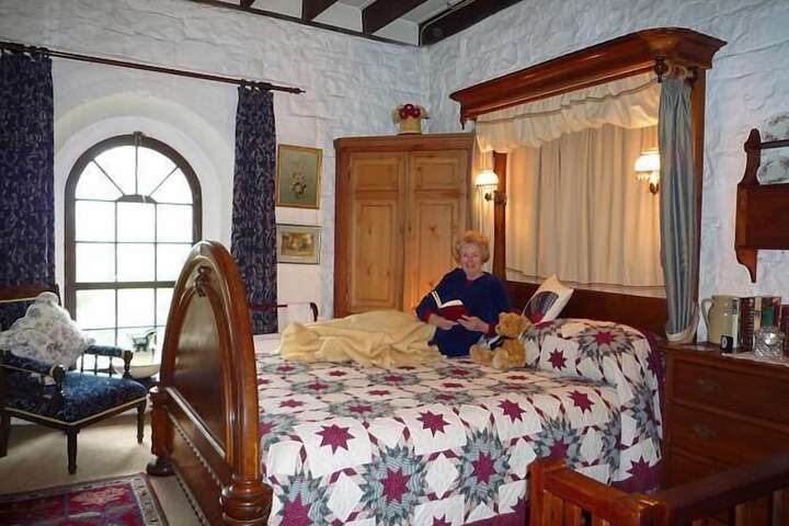 Room 10 of 18