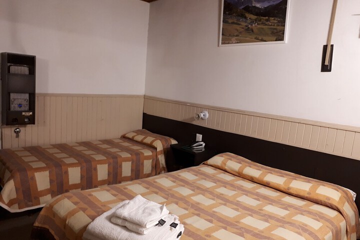 Room 8 of 19