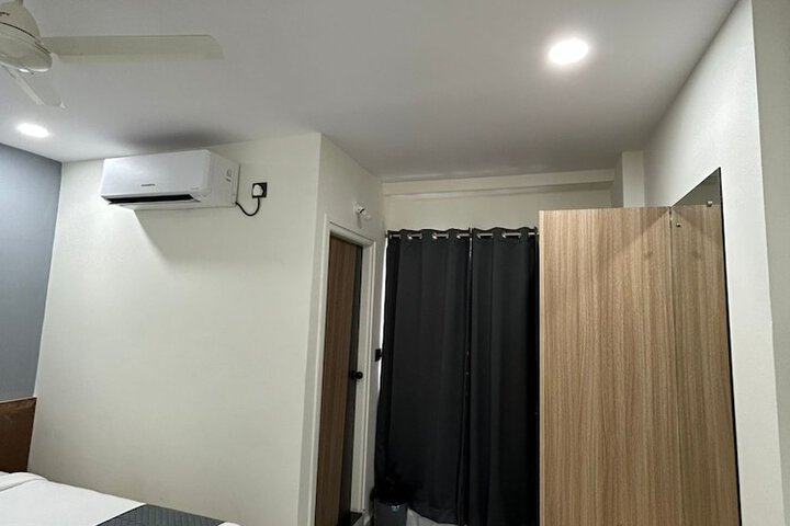 Room 6 of 13
