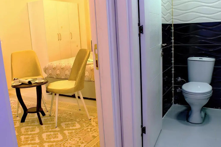 Room 6 of 14