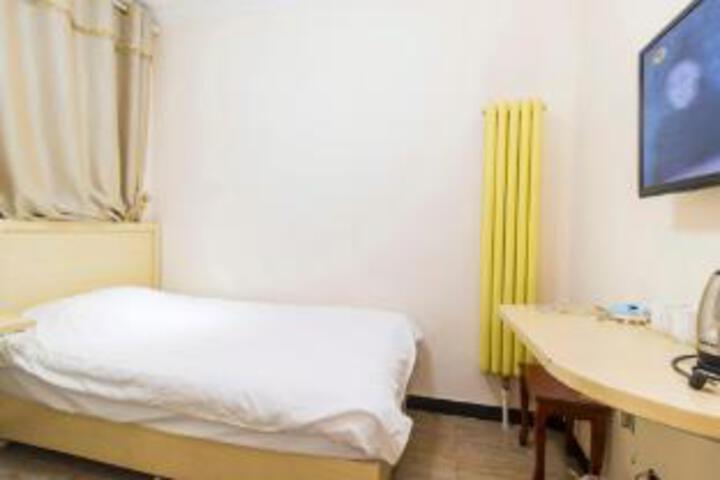 Room 10 of 11