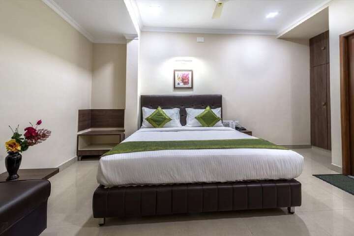 Room 8 of 32