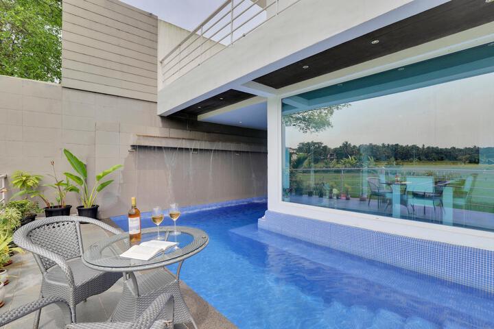 Pool 10 of 15