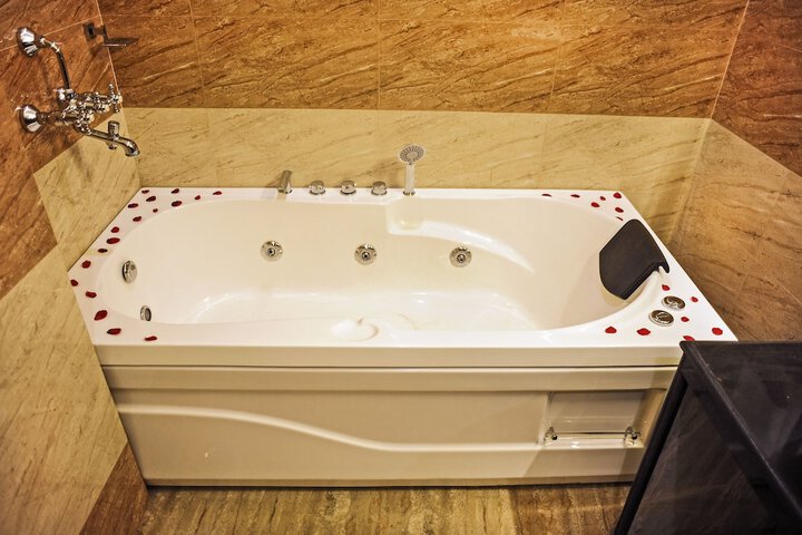 Hot Tub 39 of 60