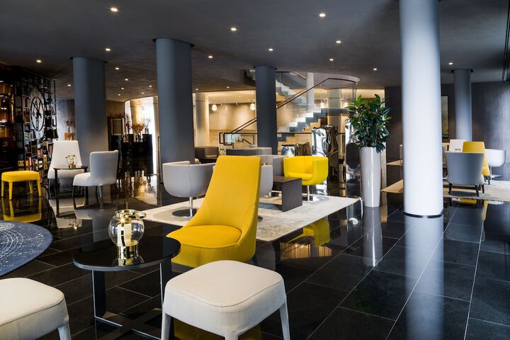 Entrance & Lobby