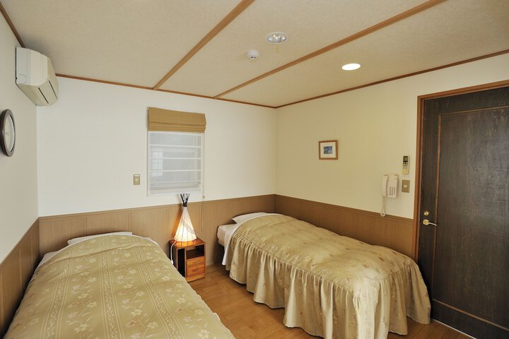 Room 27 of 86