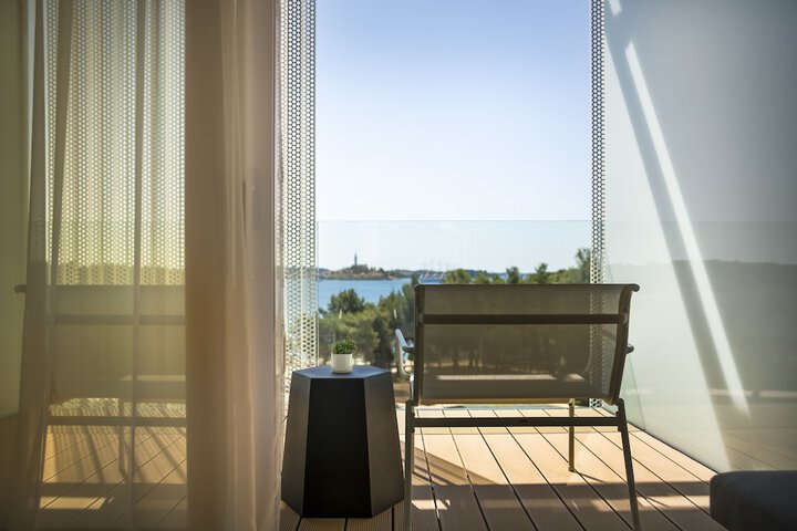 Room 32 of 138