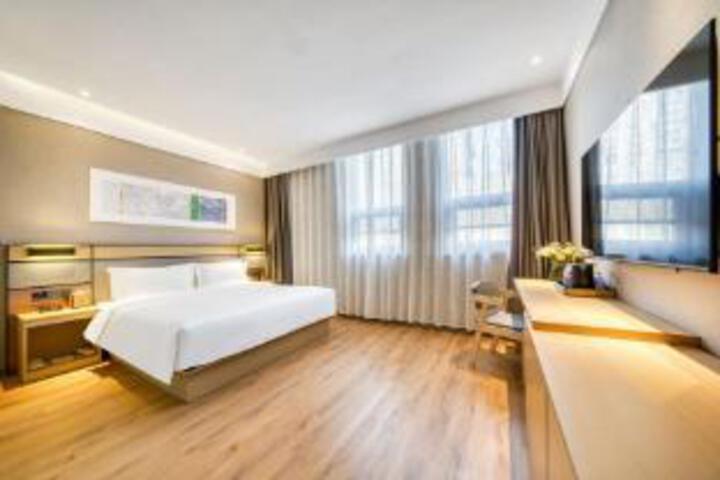 Room 9 of 11