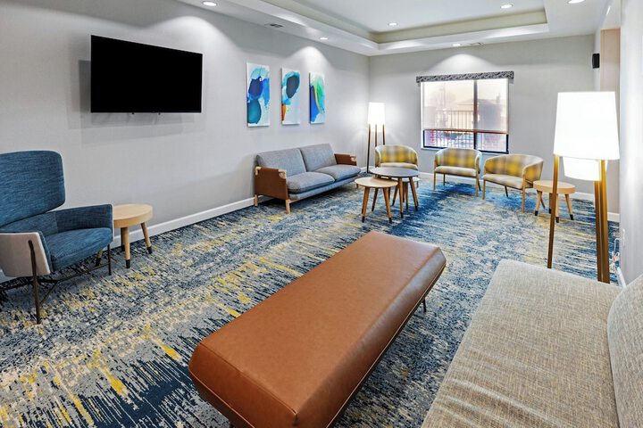 Lobby lounge