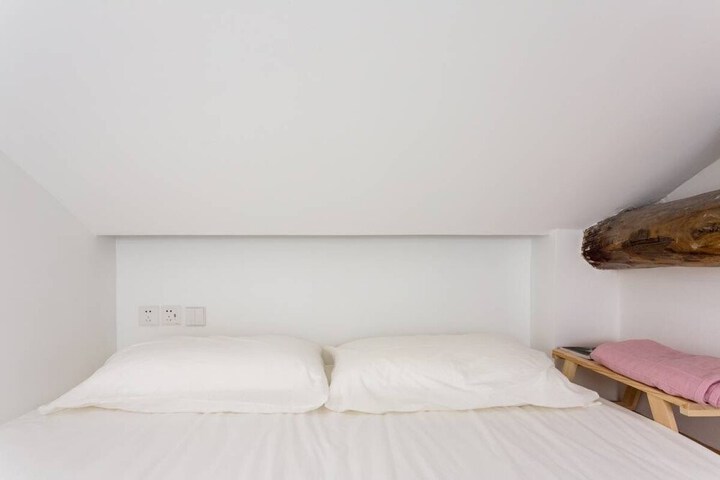 Room 14 of 34