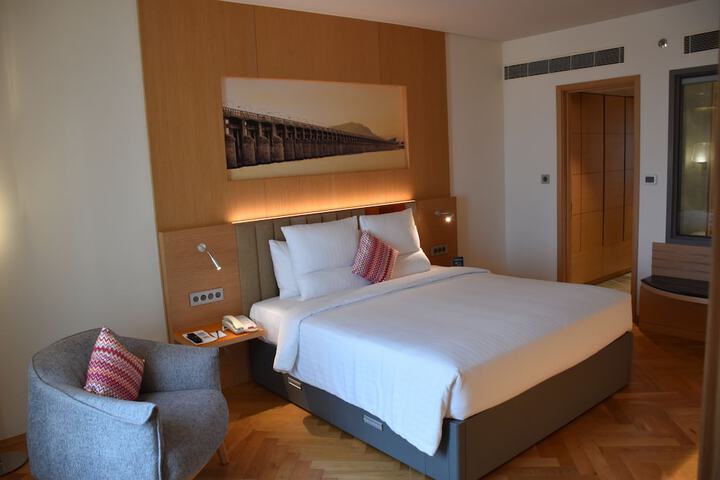 Room 12 of 104