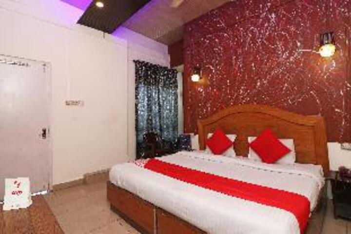 Vaccinated Staff- Oyo Flagship 74227 Hotel Red Stone