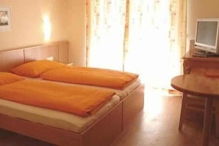 Room 8 of 45