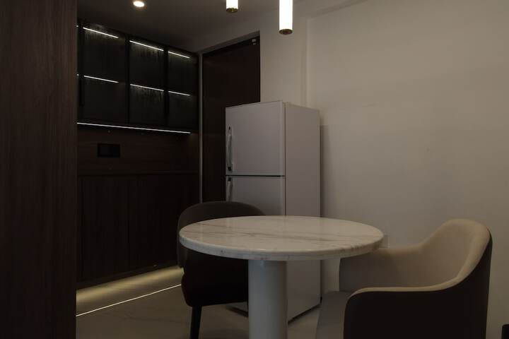 Room 10 of 30