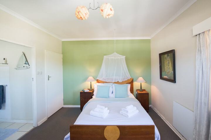 Room 4 of 37