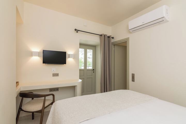 Room 7 of 90