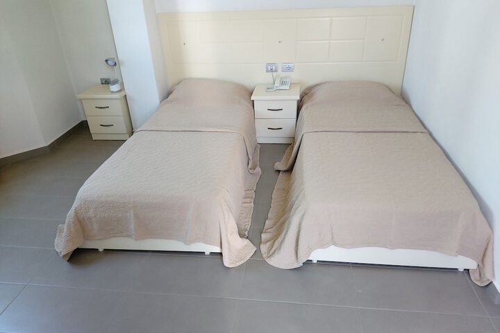 Room 13 of 69