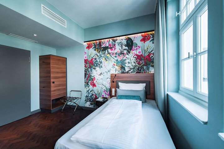Room 15 of 63