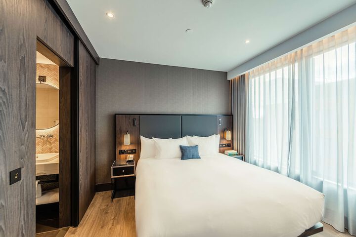 Room 21 of 132