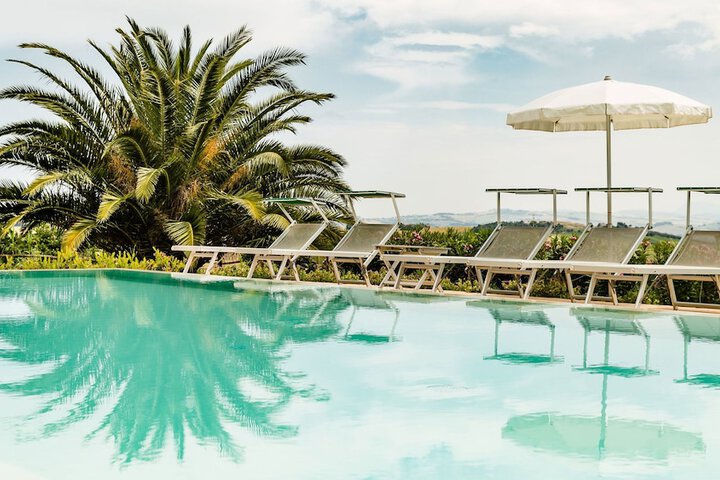 Hotel with Pool