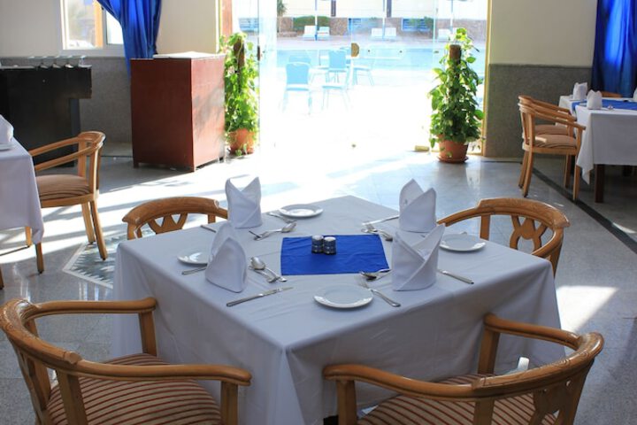 Dining 41 of 56