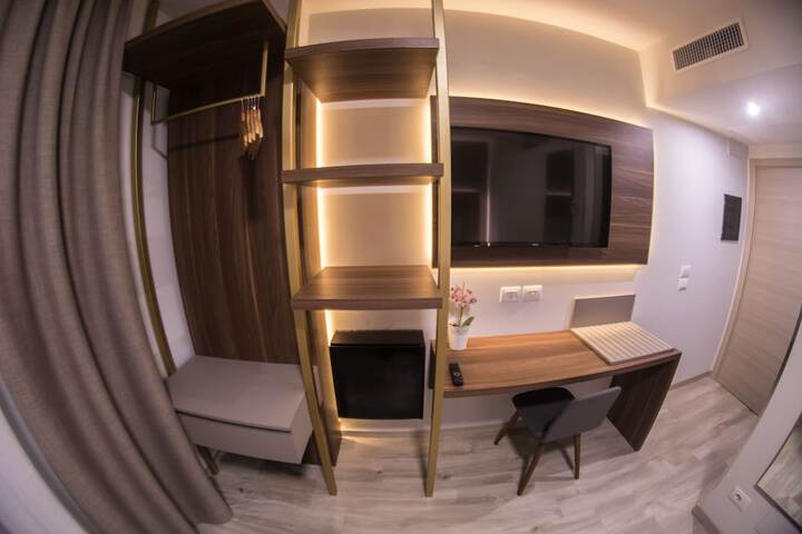 Room 6 of 44