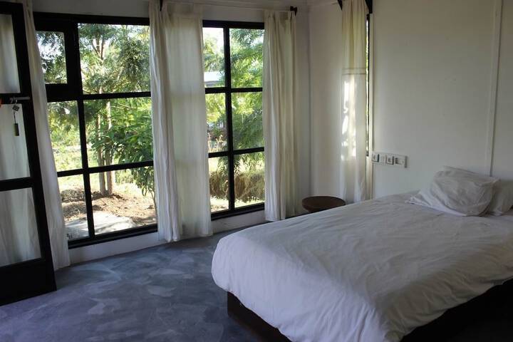 Room 15 of 83