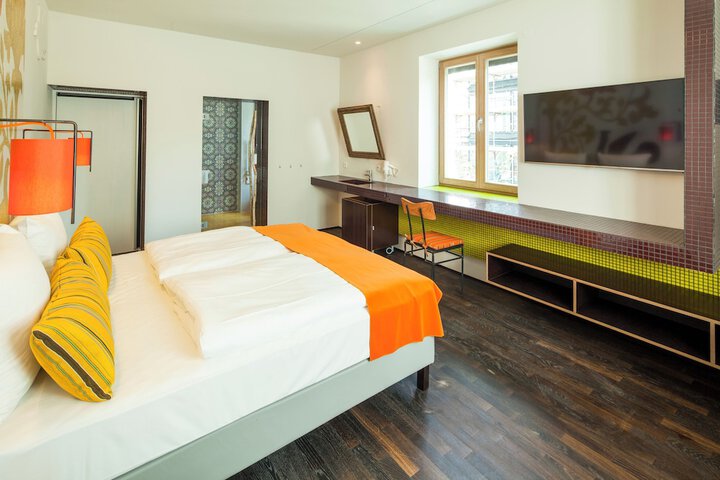 Room 75 of 159