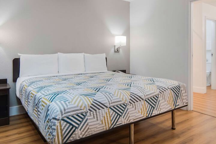 1 King Bed (8 of 13)