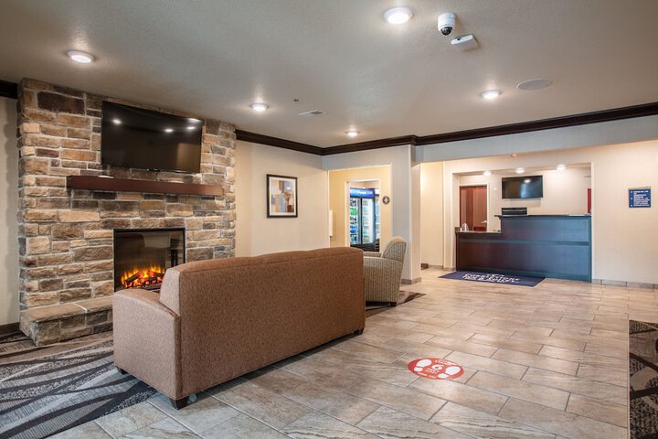 Entrance & Lobby