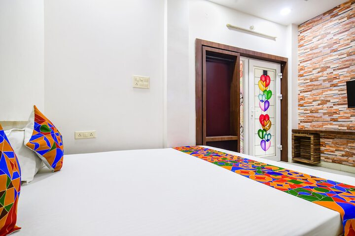 Room 13 of 21
