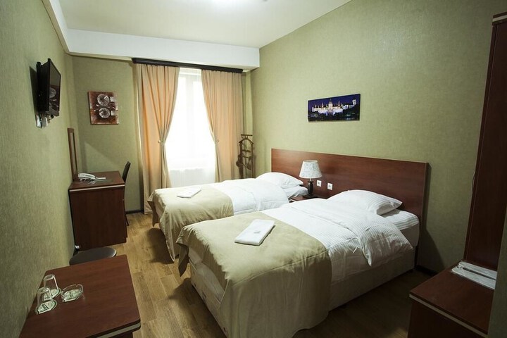 Room 14 of 33
