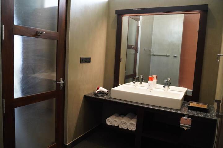 Room 54 of 80
