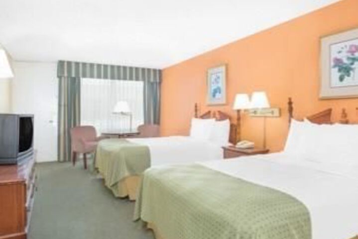 Room 33 of 46