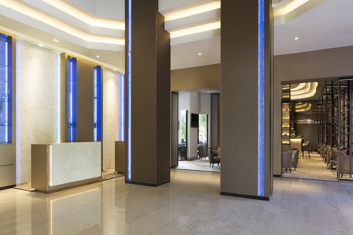 Entrance & Lobby