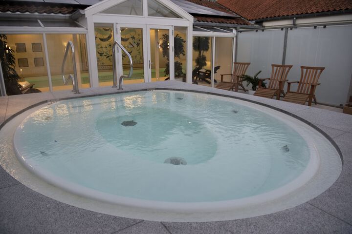 Pool 53 of 101