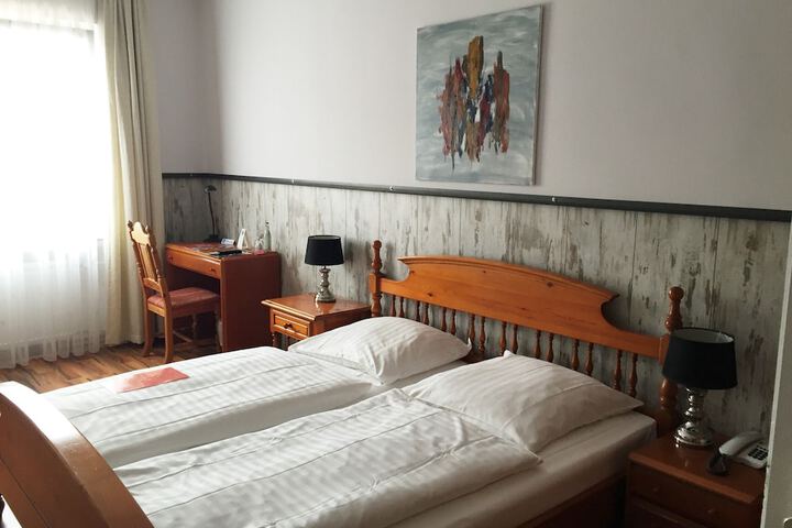 Room 9 of 50